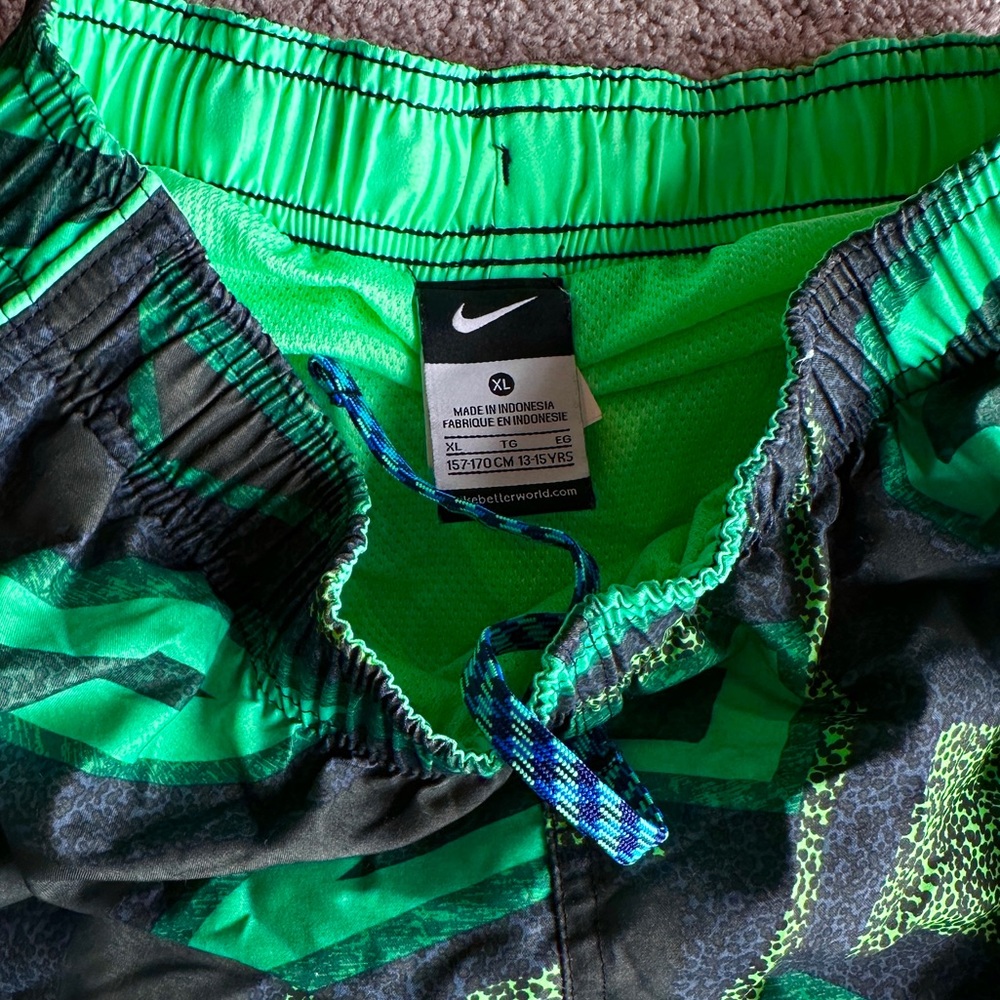 NWOT Nike Youth X-Large Green, Black & Gray Swim Trunks - Picture 4 of 5